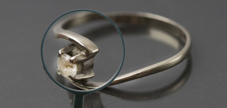 理由2 専任鑑定士による安心査定